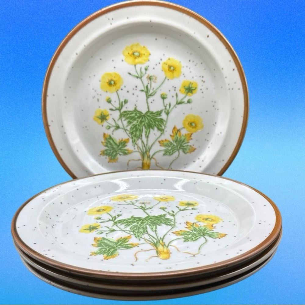 8 vintage 1970s appetizer /salad / dessert plates - “Buttercup" No. 204 pattern
